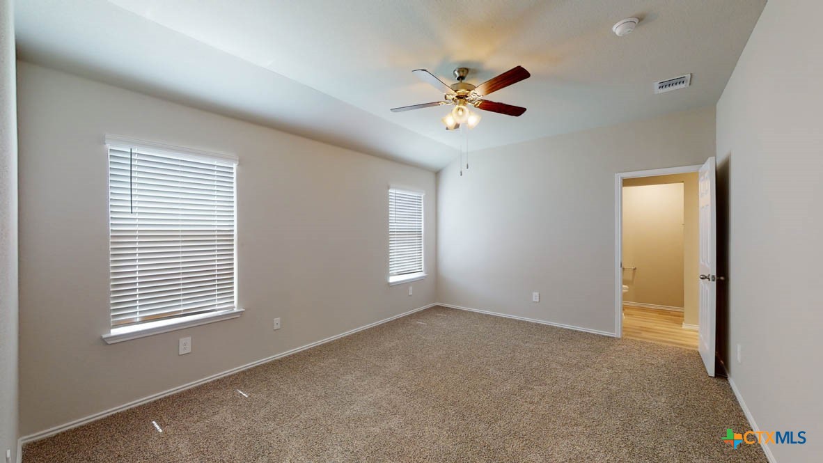 517 Hector Loop Property Photo 13