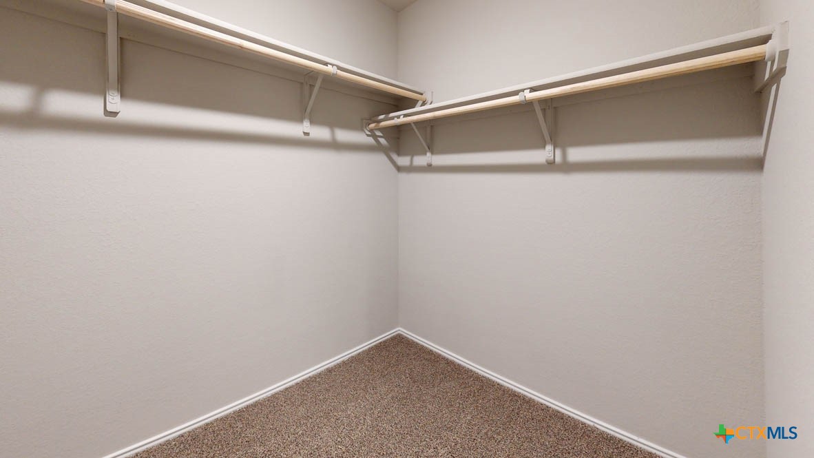 517 Hector Loop Property Photo 21