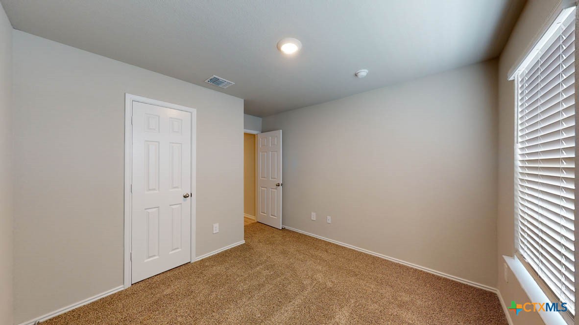 517 Hector Loop Property Photo 23