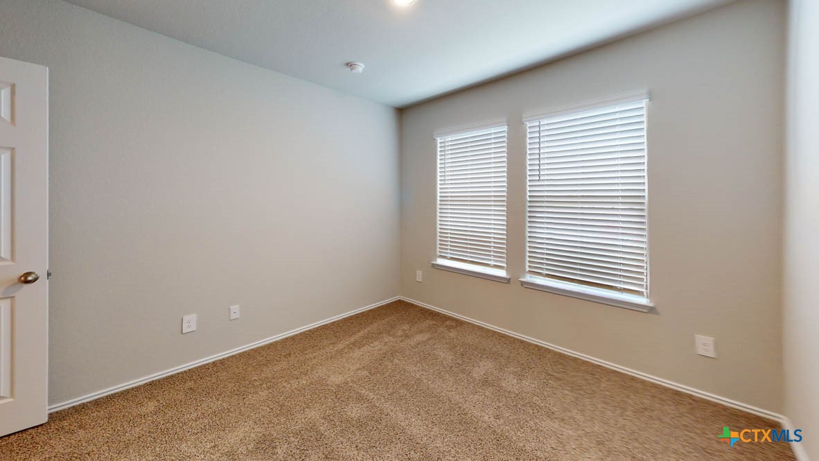 517 Hector Loop Property Photo 25
