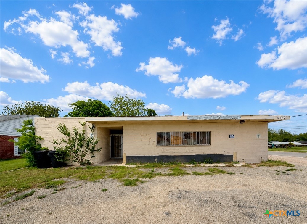 402 W Zenith Avenue Property Photo 1