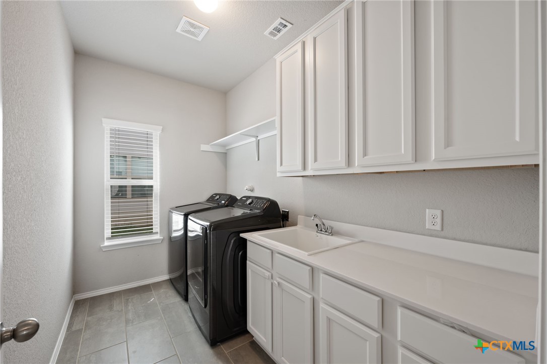 1044 Slight Street Property Photo 11