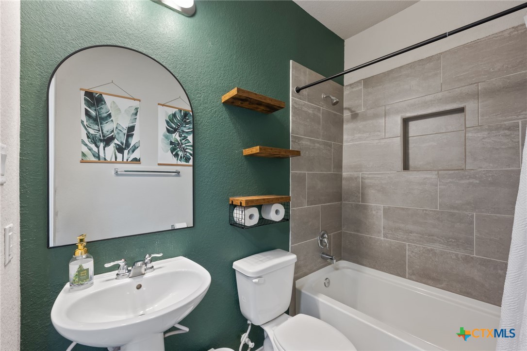 1044 Slight Street Property Photo 12