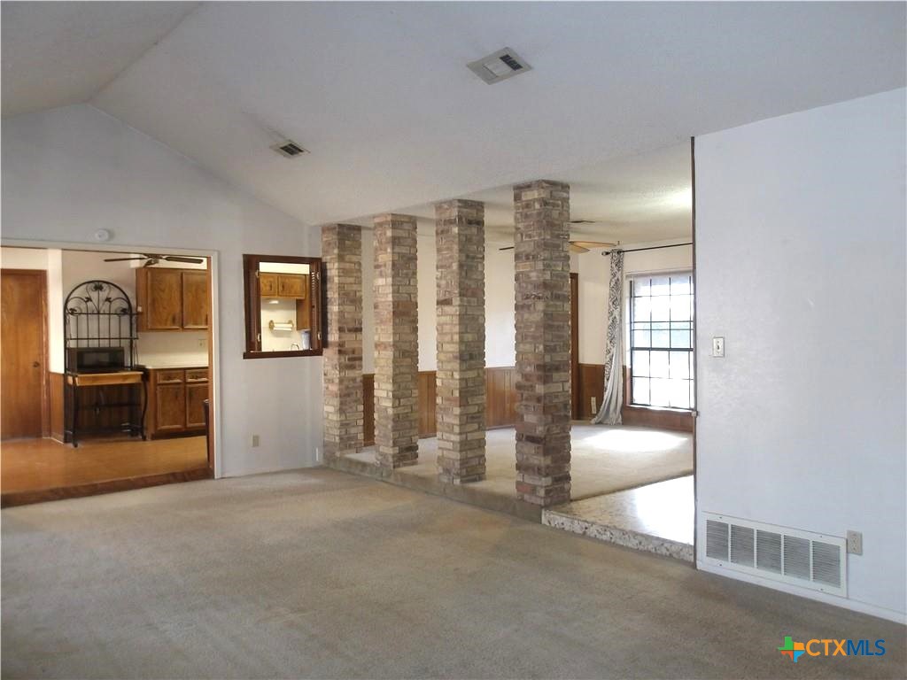 107 Suzanne Lane Property Photo 4
