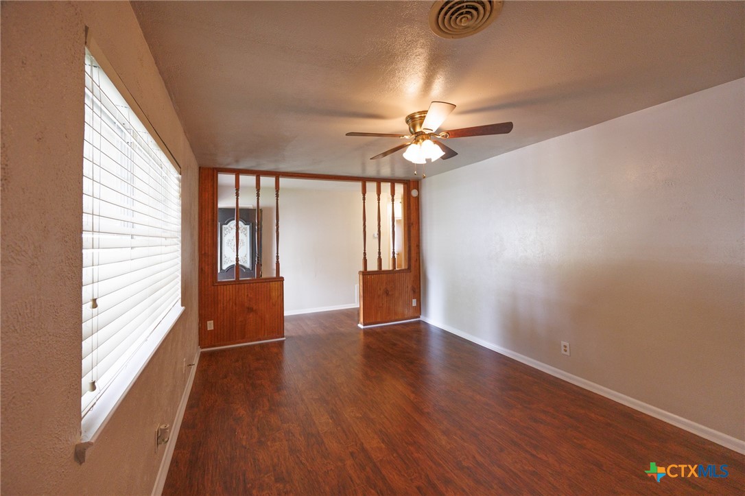703 W Avenue F Property Photo 6
