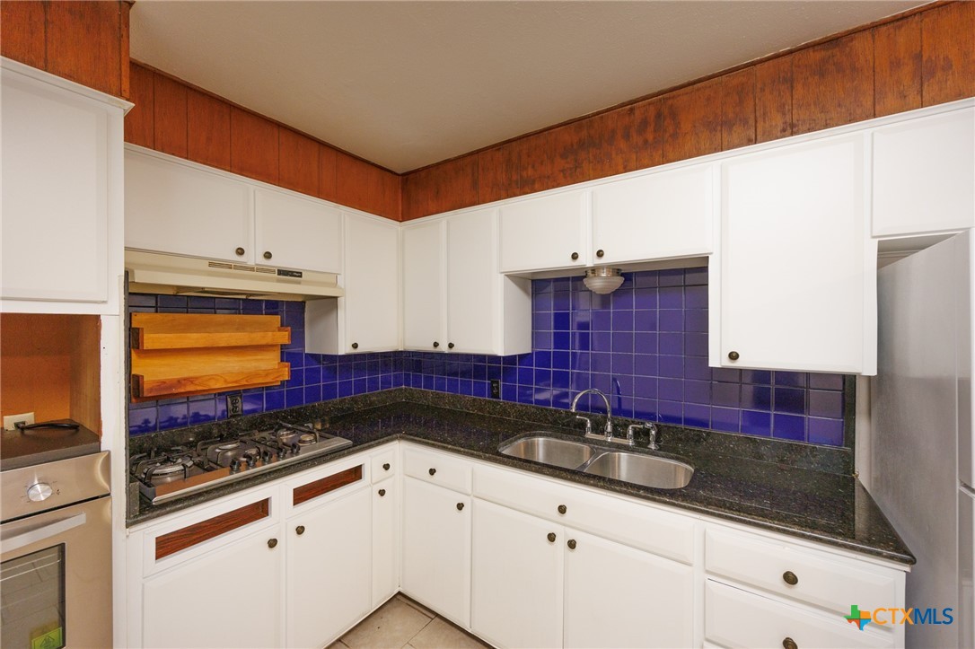 703 W Avenue F Property Photo 8