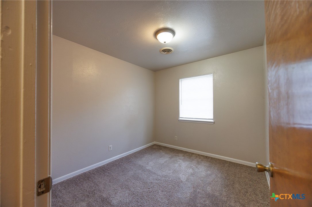 703 W Avenue F Property Photo 11