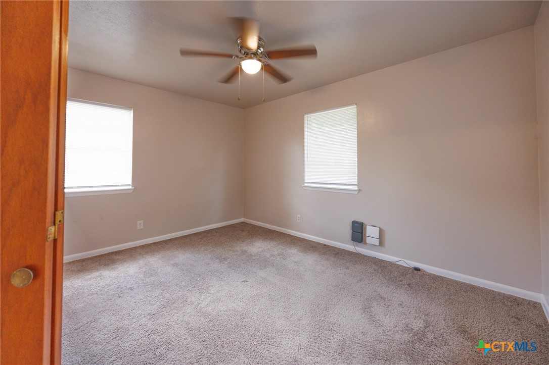 703 W Avenue F Property Photo 13