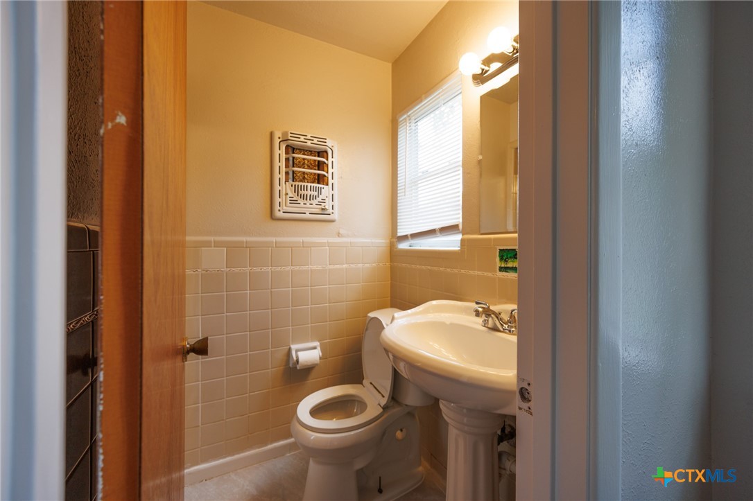703 W Avenue F Property Photo 14