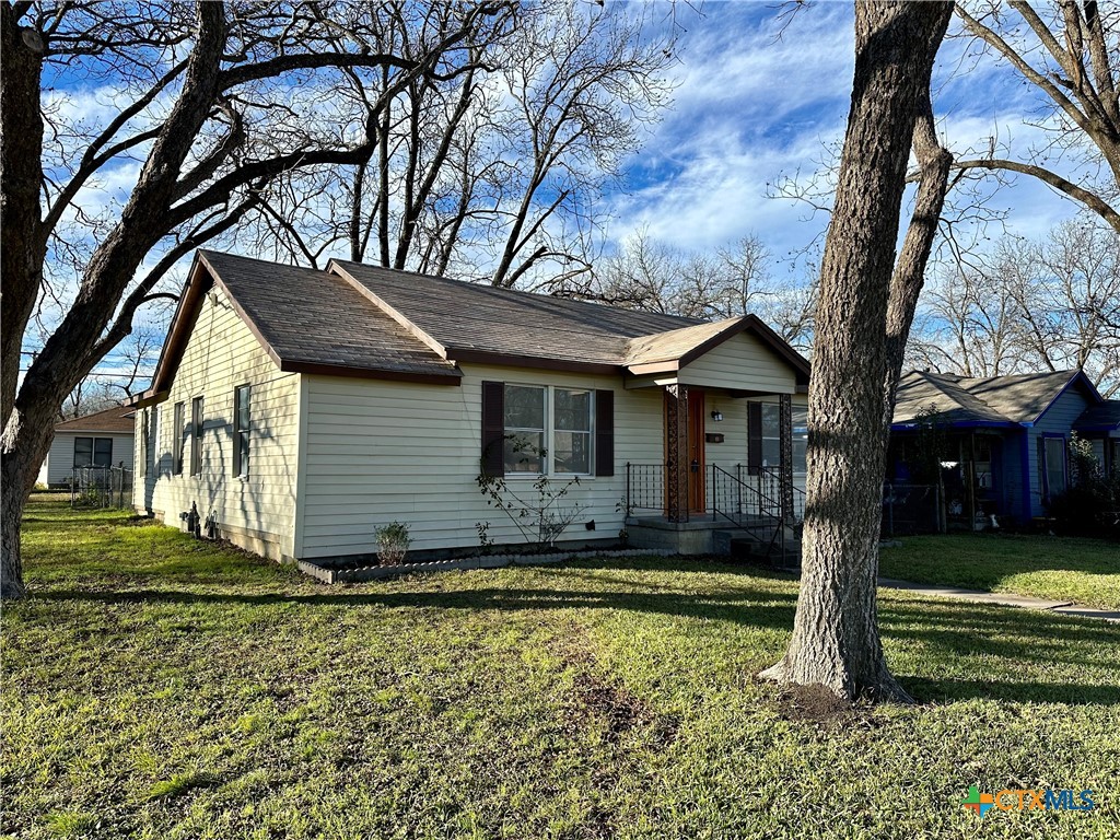 1002 N 12 Property Photo 2