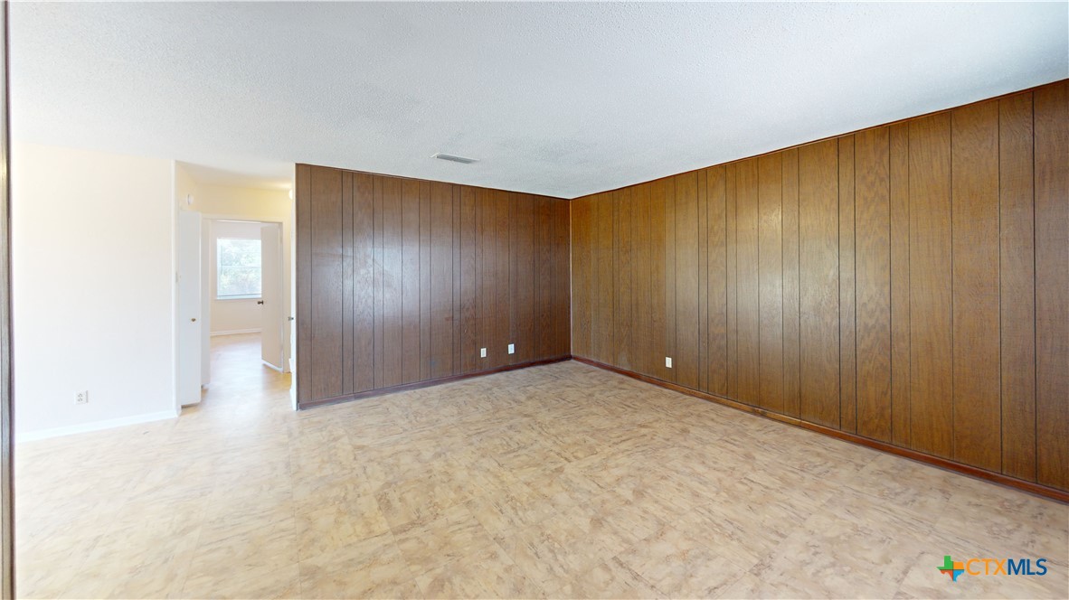 402 Skyline Avenue A Property Photo 5