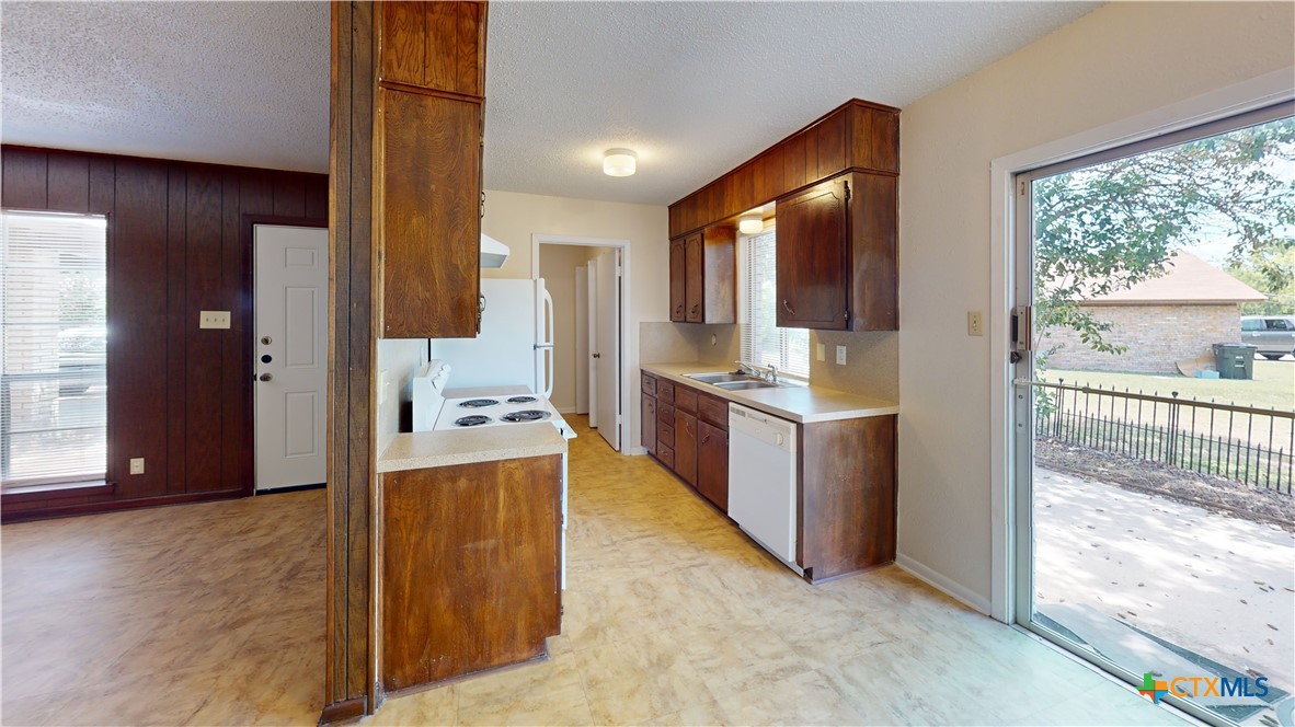 402 Skyline Avenue A Property Photo 9
