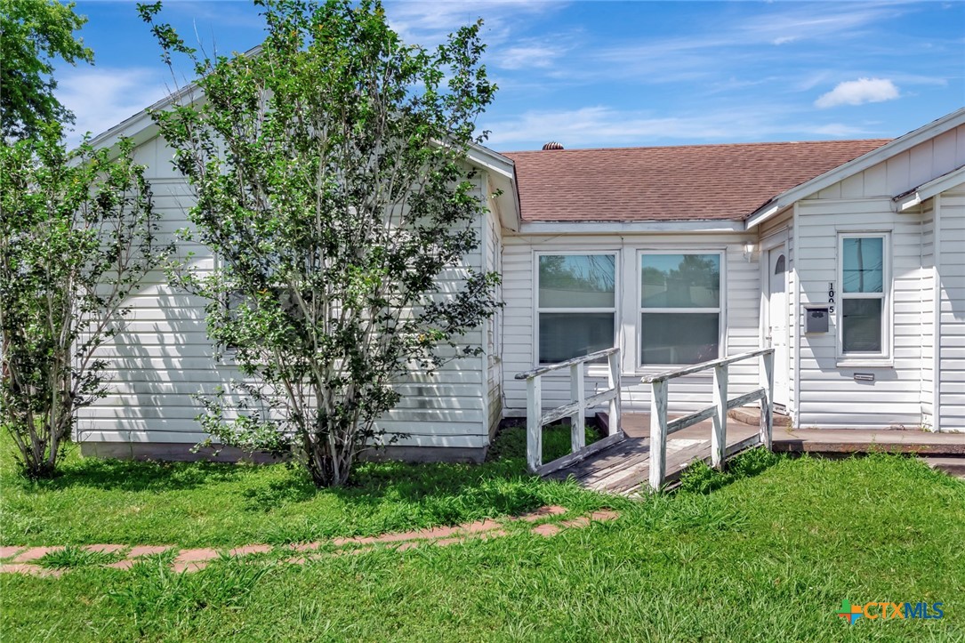 1005 Macarthur Street Property Photo 4