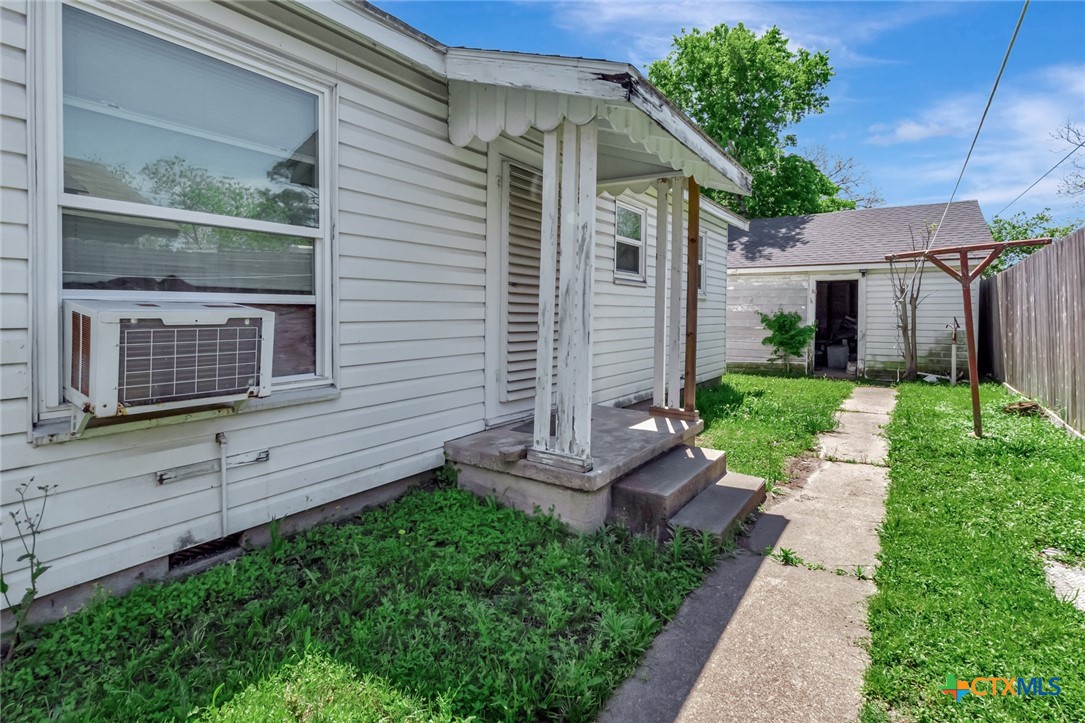 1005 Macarthur Street Property Photo 36