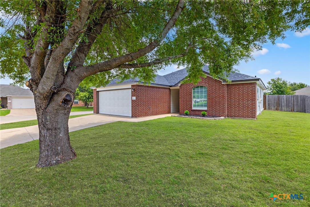 1605 Oak Chase Trail Property Photo 2