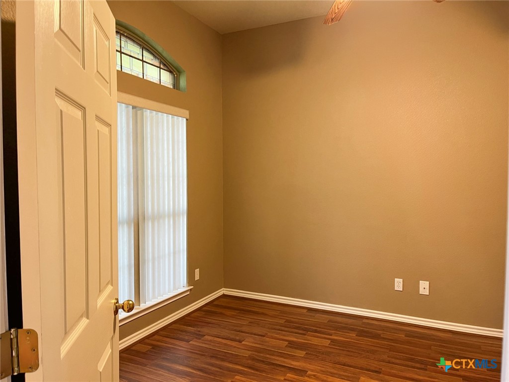 3203 Sherwood Forest Drive Property Photo 3