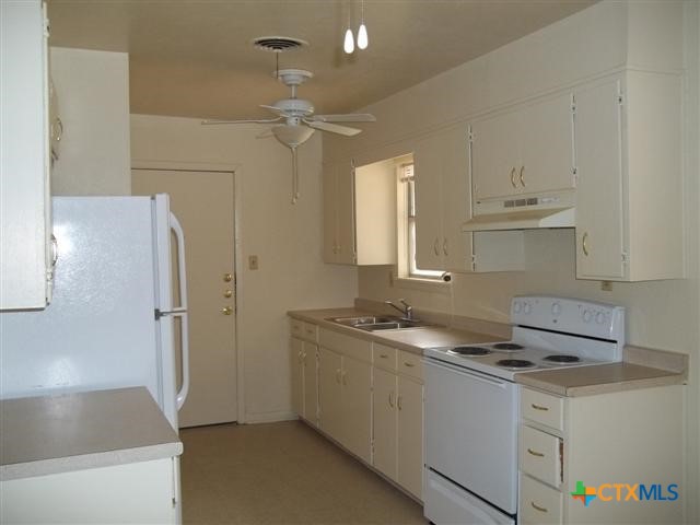 910 Hill Street Property Photo 3