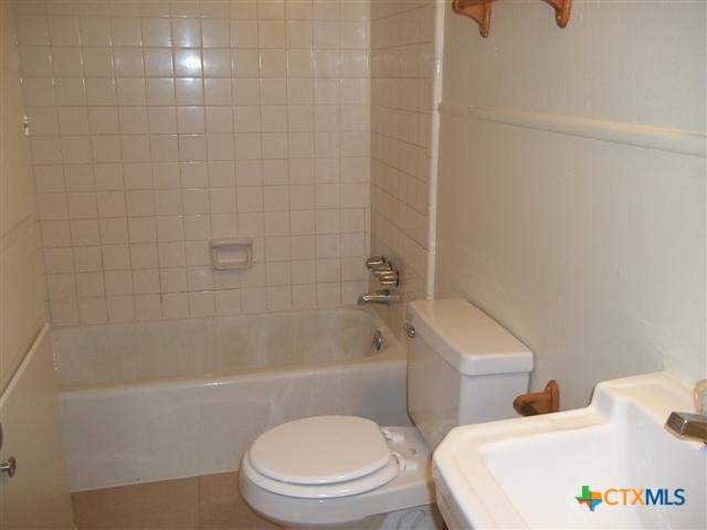 910 Hill Street Property Photo 8
