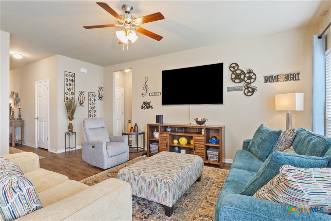 1028 Wethersfield Lane Property Photo 7