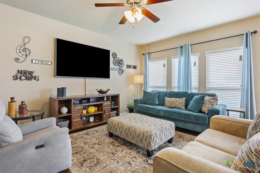 1028 Wethersfield Lane Property Photo 8