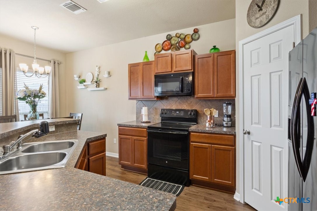 1028 Wethersfield Lane Property Photo 12