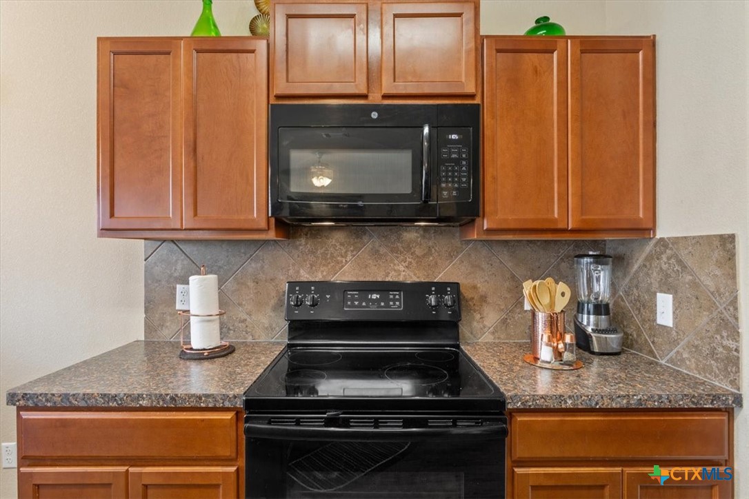1028 Wethersfield Lane Property Photo 13