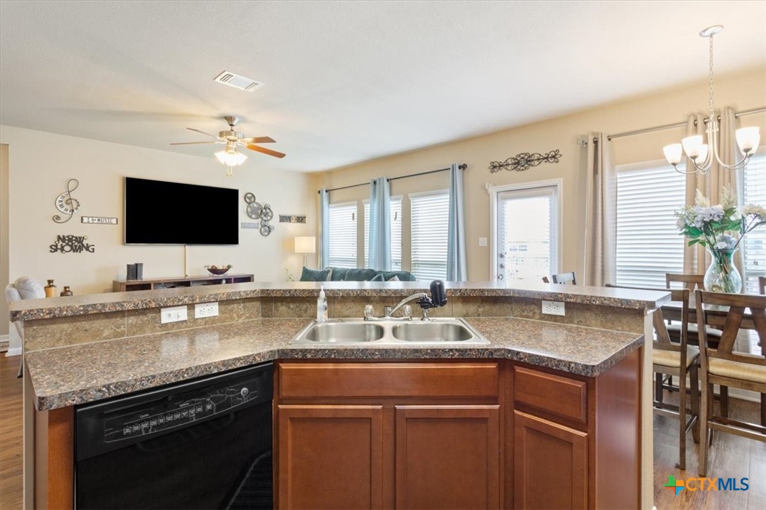1028 Wethersfield Lane Property Photo 15