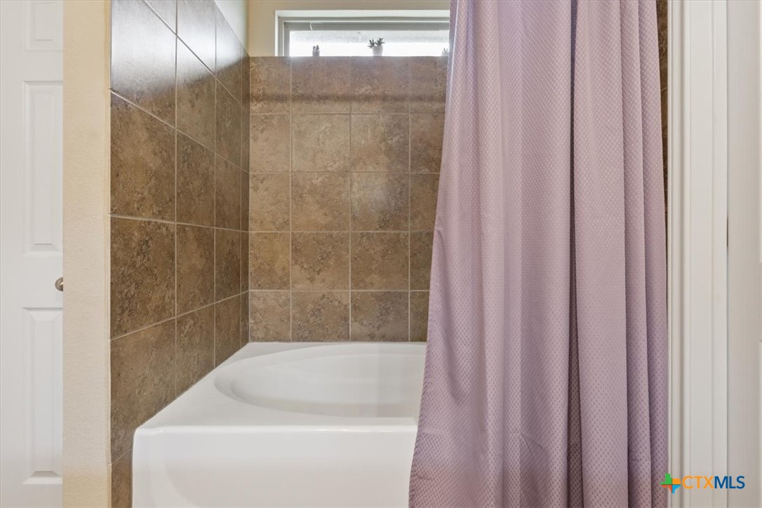 1028 Wethersfield Lane Property Photo 21