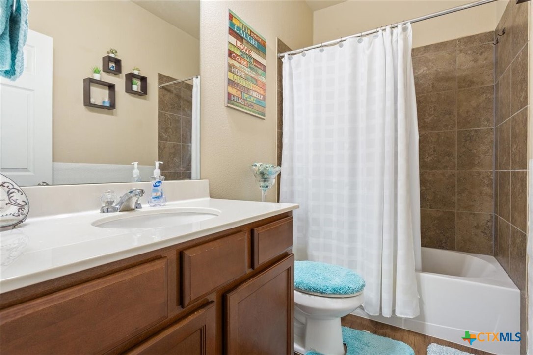 1028 Wethersfield Lane Property Photo 24