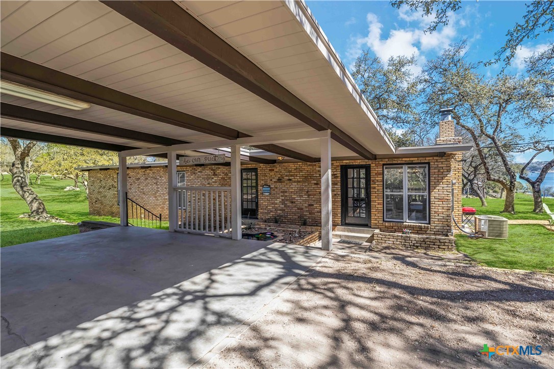 17416 Sleepy Hollow Drive Property Photo 8
