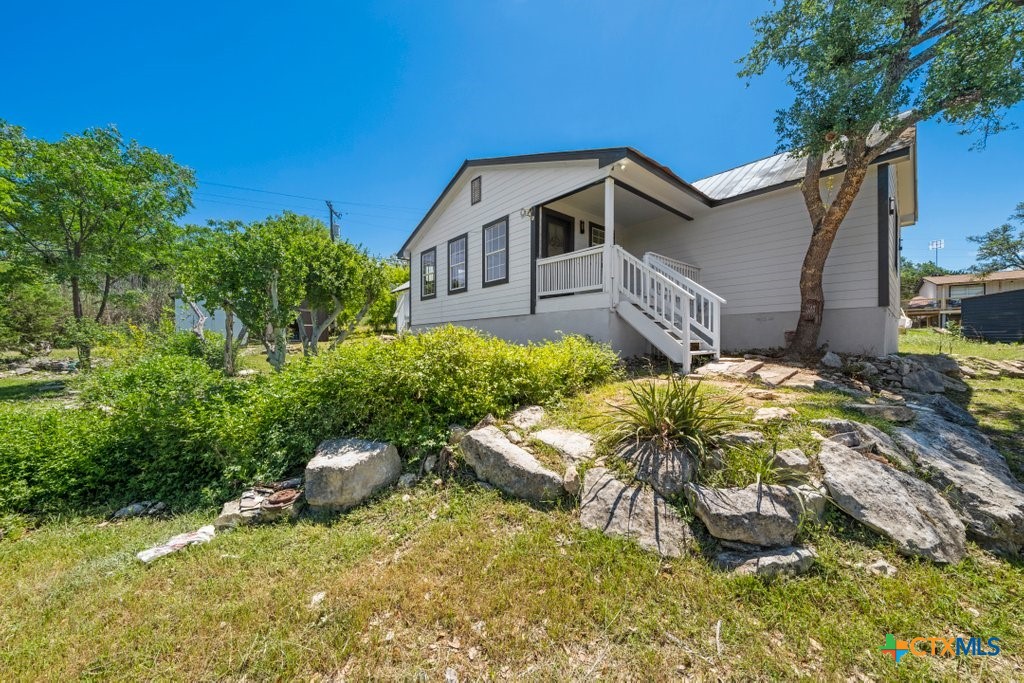 1219 E Lakeside Drive Property Photo 1