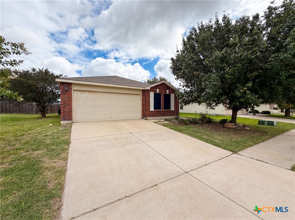 413 E Vega Lane Property Photo 1