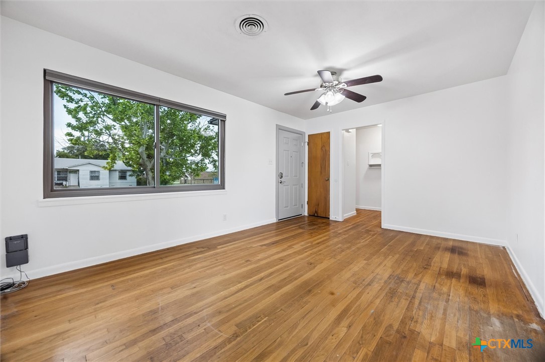 907 Jefferis Avenue Property Photo 2