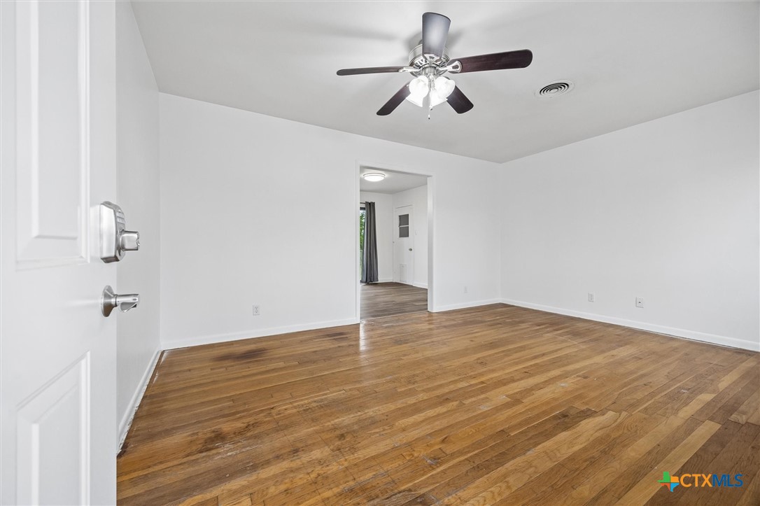 907 Jefferis Avenue Property Photo 3