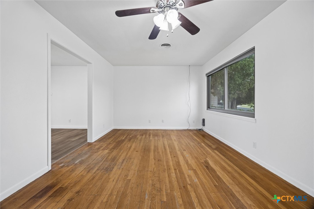907 Jefferis Avenue Property Photo 4