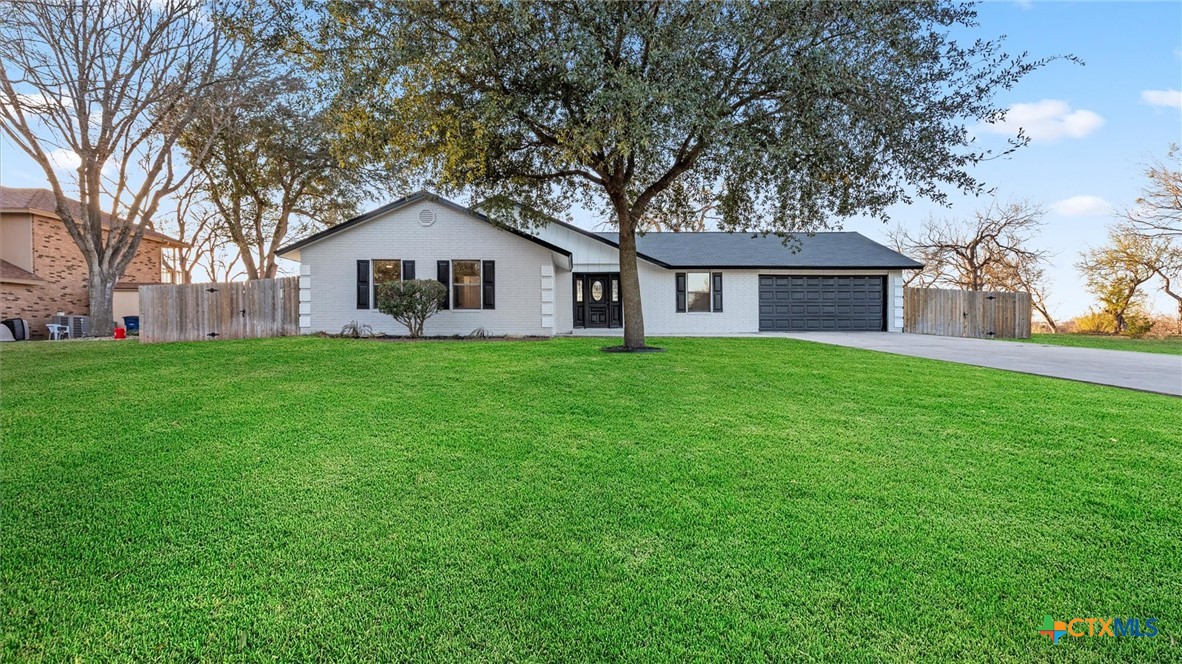 300 Ridge Crest Drive Property Photo 1