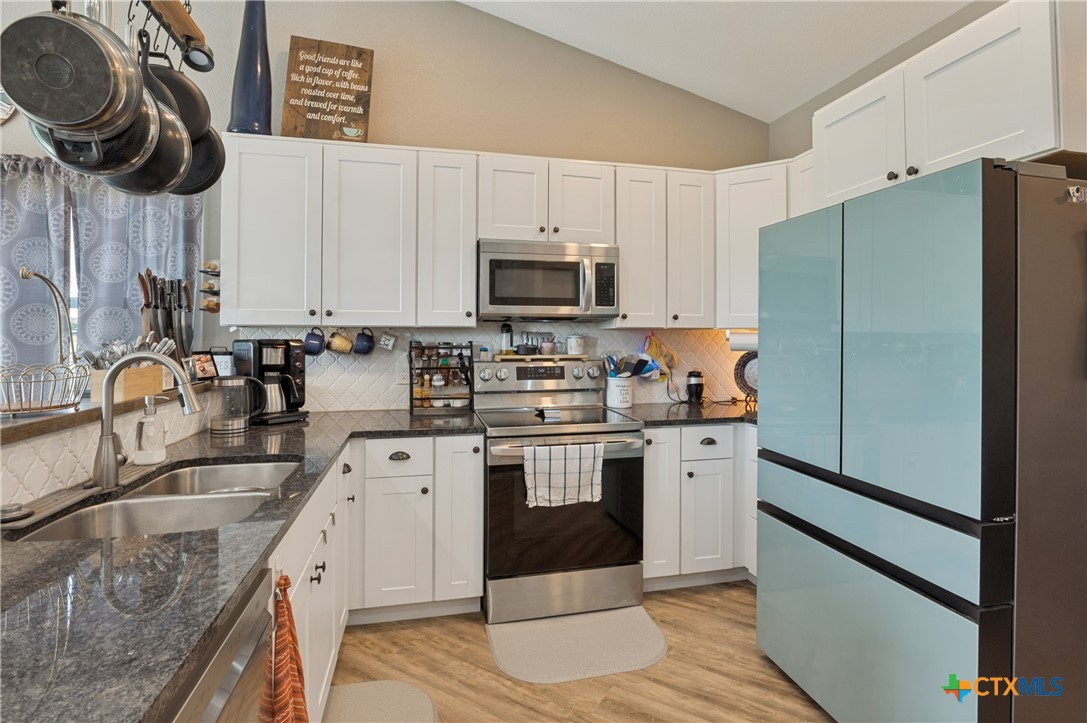 1052 Meandering Way Property Photo 10