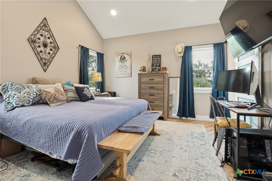 1052 Meandering Way Property Photo 14