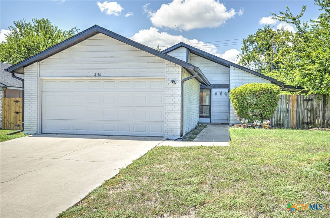2116 Coach Drive Property Photo 1