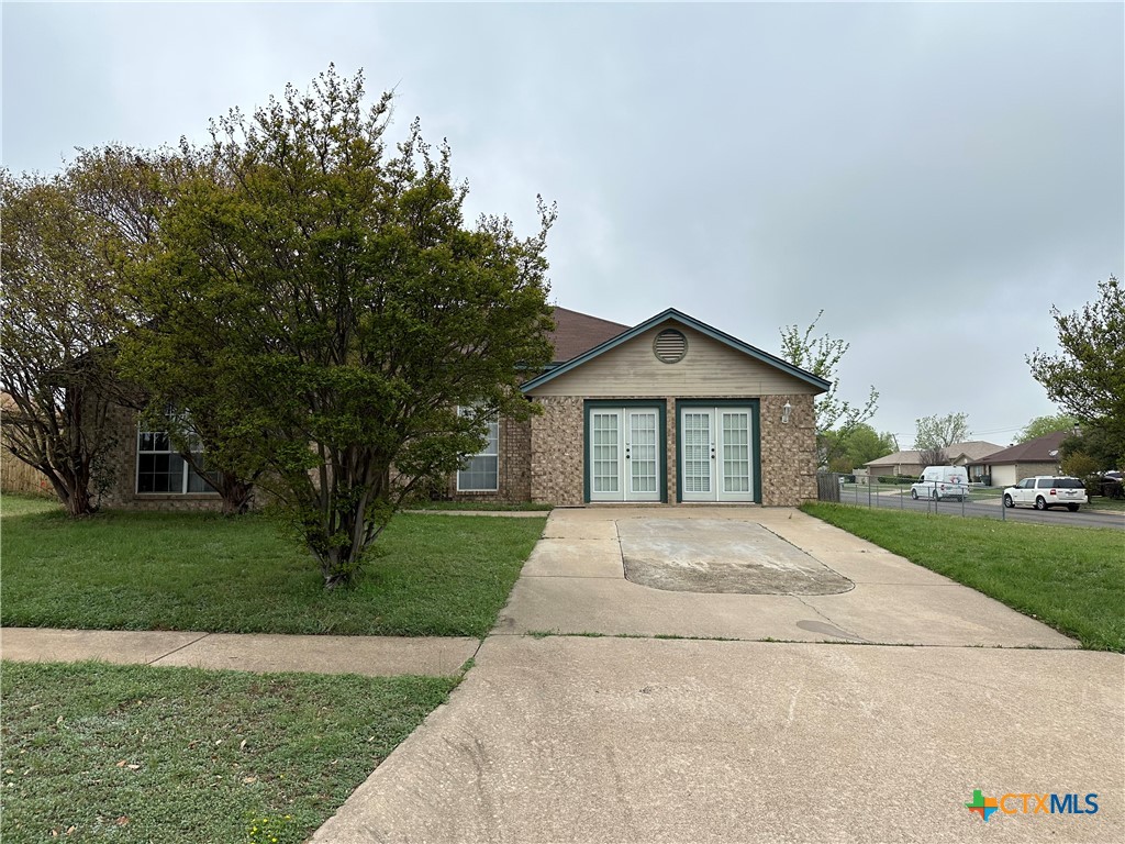 2207 Waterfall Drive Property Photo 1