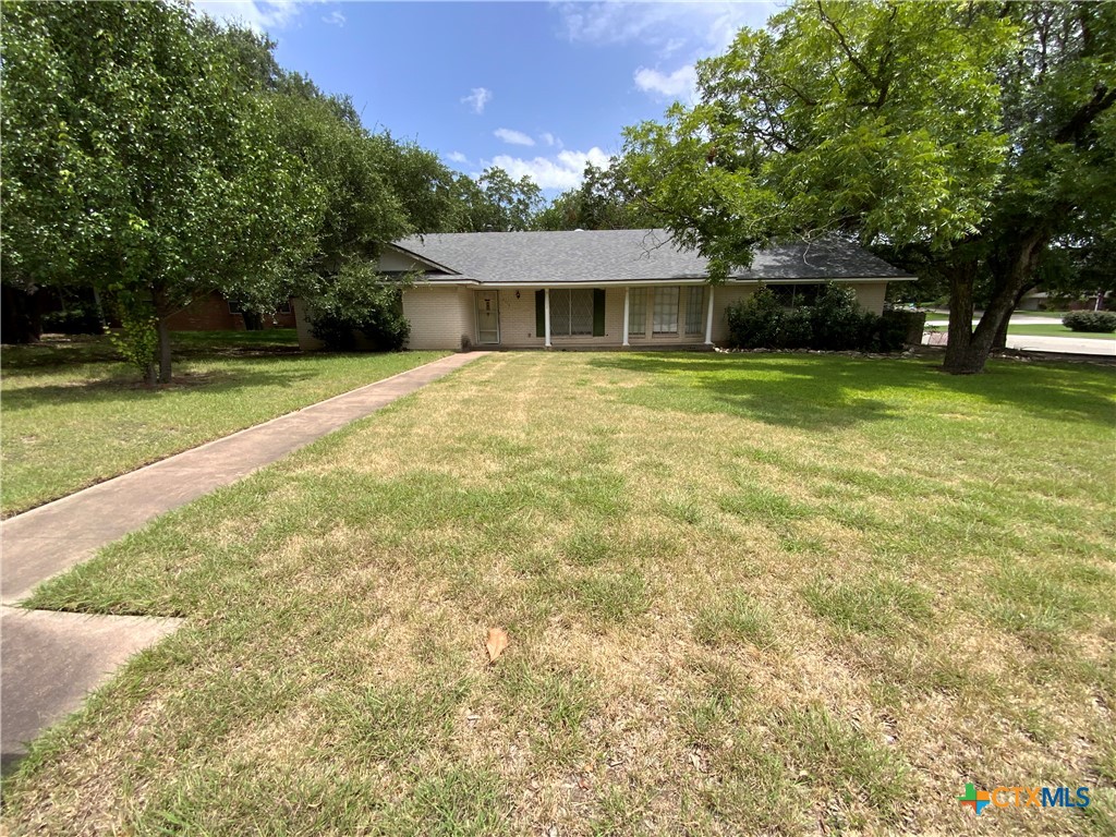 3113 El Camino Drive Property Photo 2