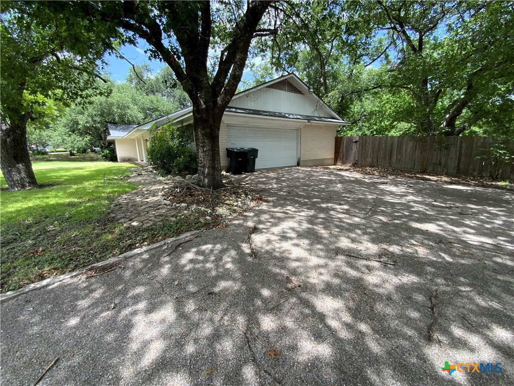 3113 El Camino Drive Property Photo 3