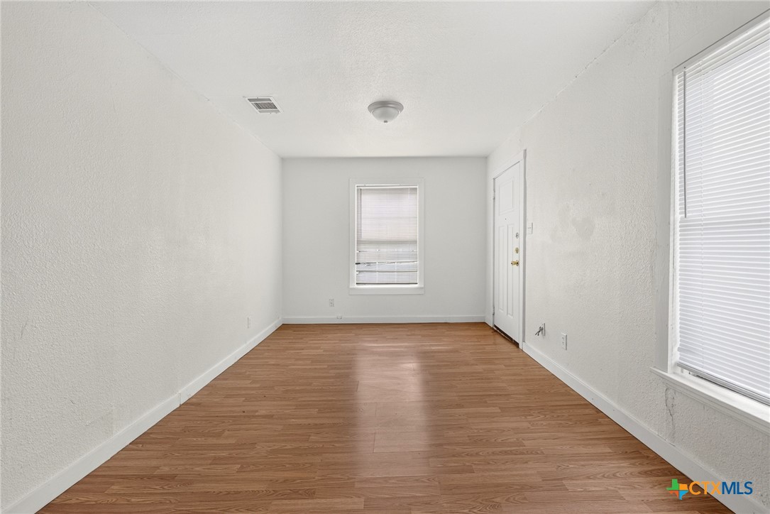 422 W Green Avenue Property Photo 3