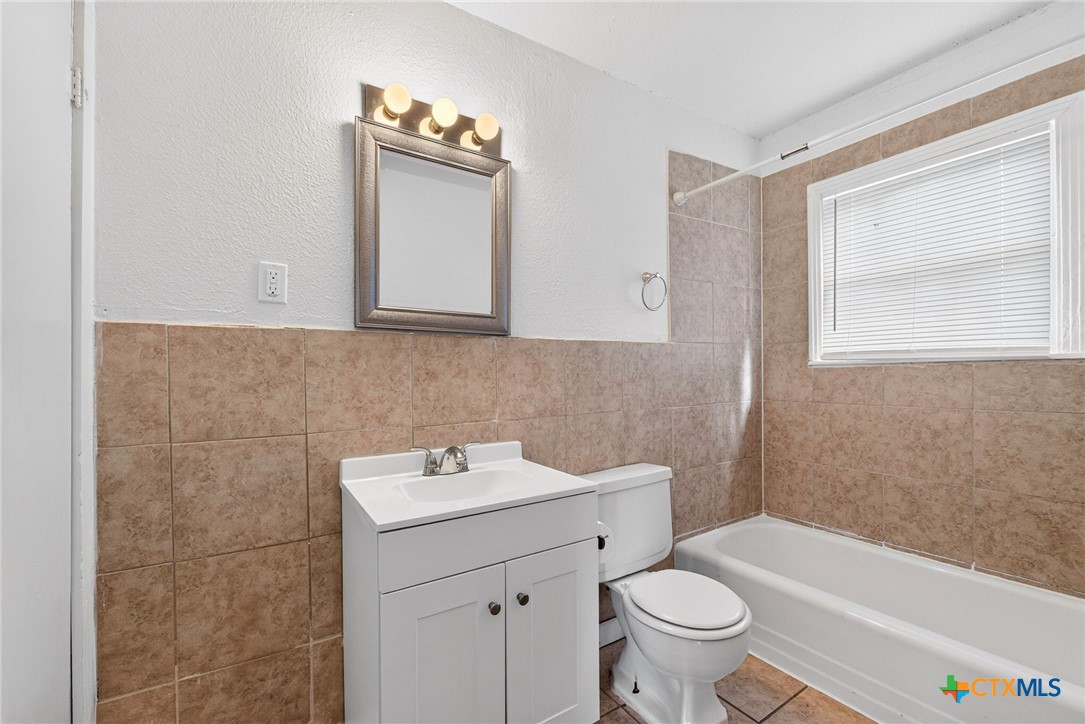 422 W Green Avenue Property Photo 8