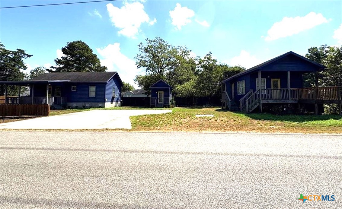 1017 W Nueces Street Property Photo 2