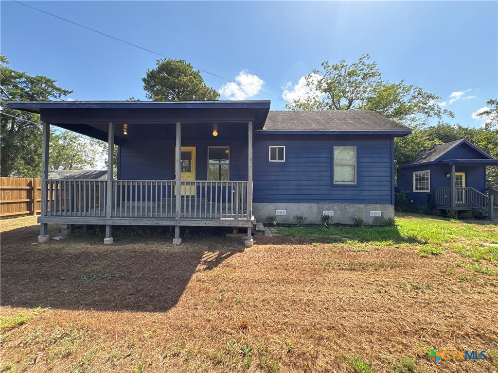 1017 W Nueces Street Property Photo 4
