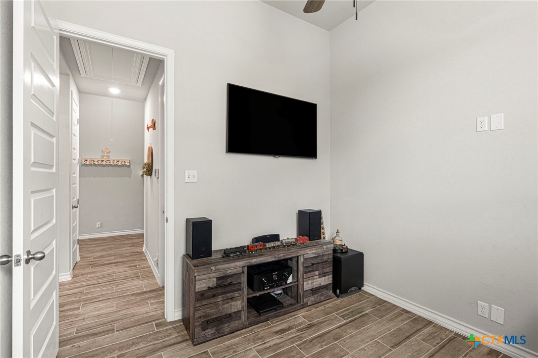 1551 Balcones Fault Property Photo 12
