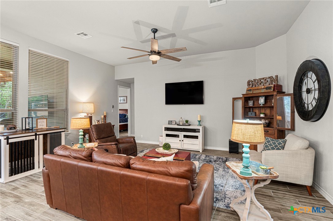 1551 Balcones Fault Property Photo 16