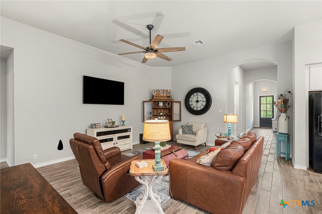 1551 Balcones Fault Property Photo 17