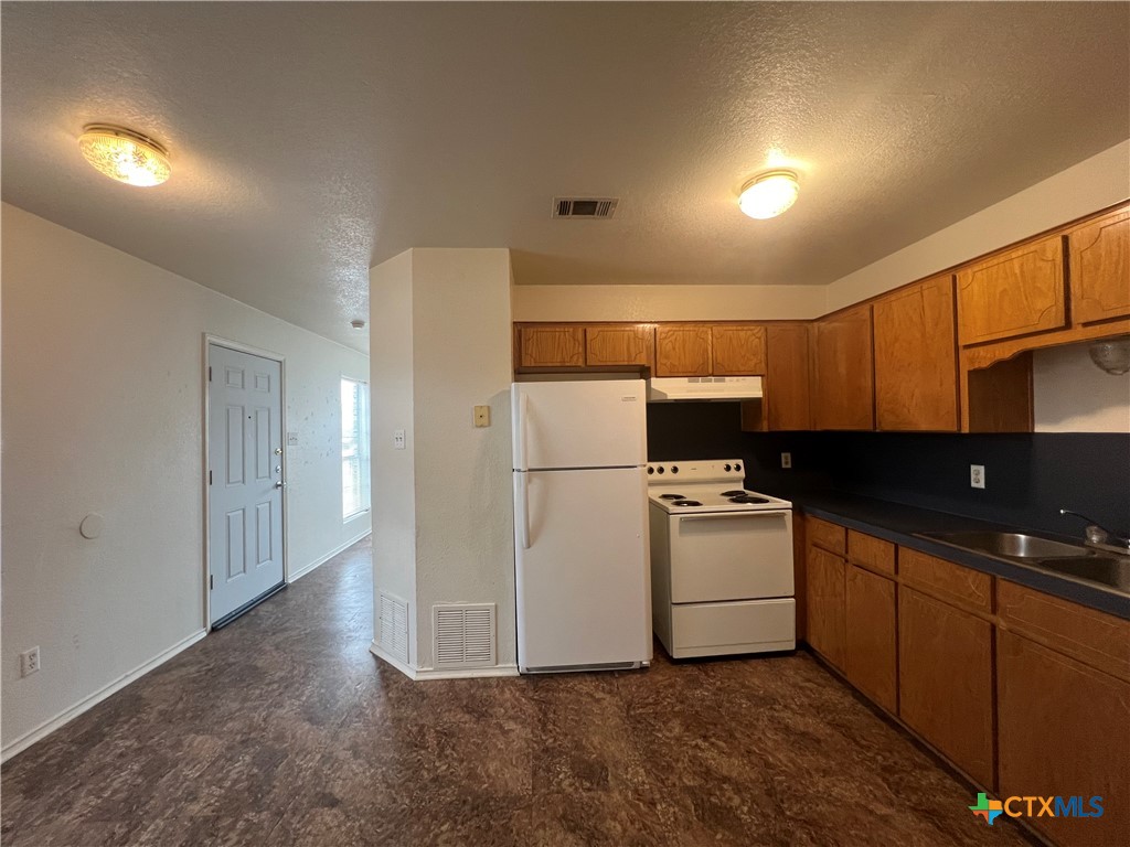 1205 Industrial Boulevard E Property Photo 4